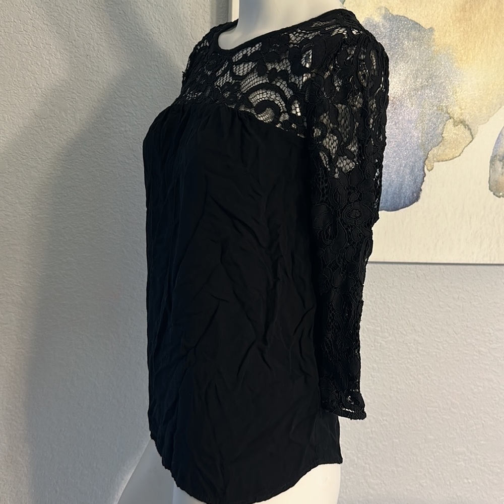 Beautiful Lace Flowy Top From Old Navy